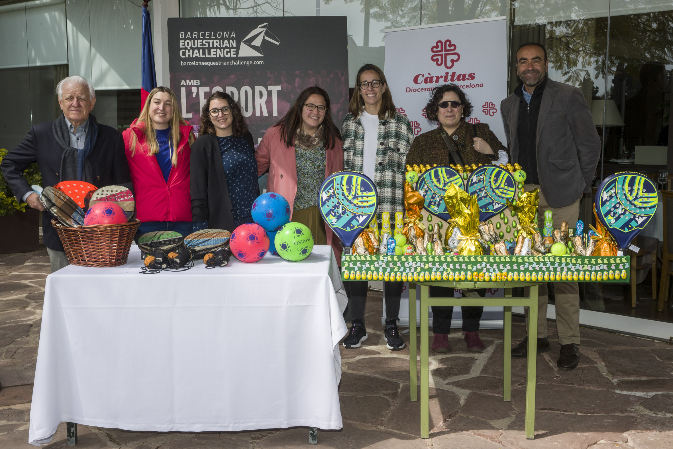 Lucía Sainz entregó la novena mona de Pascua solidaria de la Fundación RCPB